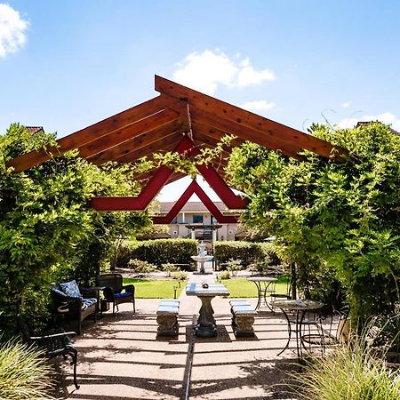 Vineyard Court Designer Suites Hotel College Station Eksteriør bilde
