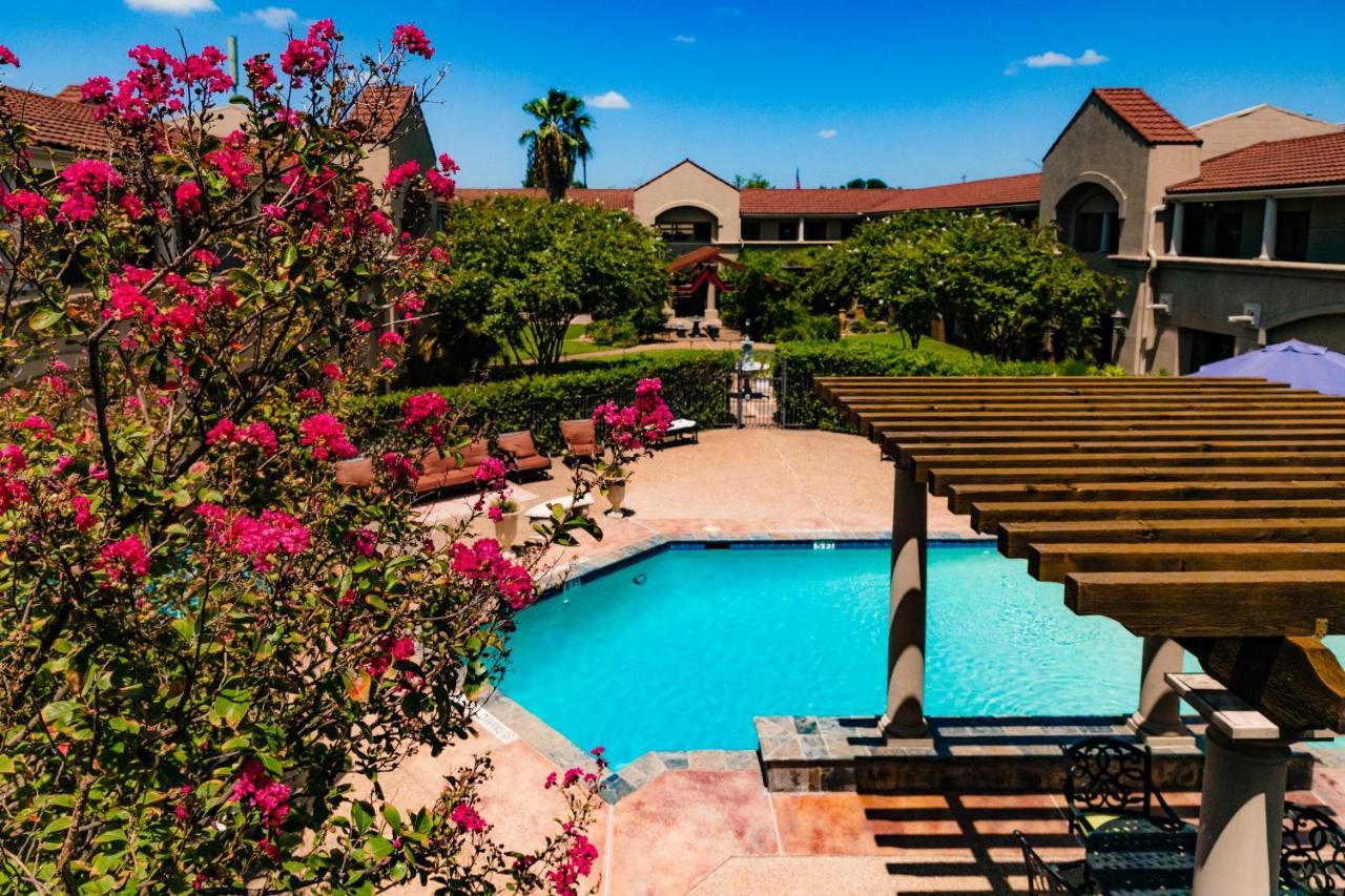 Vineyard Court Designer Suites Hotel College Station Eksteriør bilde