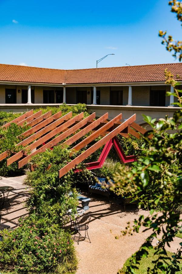 Vineyard Court Designer Suites Hotel College Station Eksteriør bilde