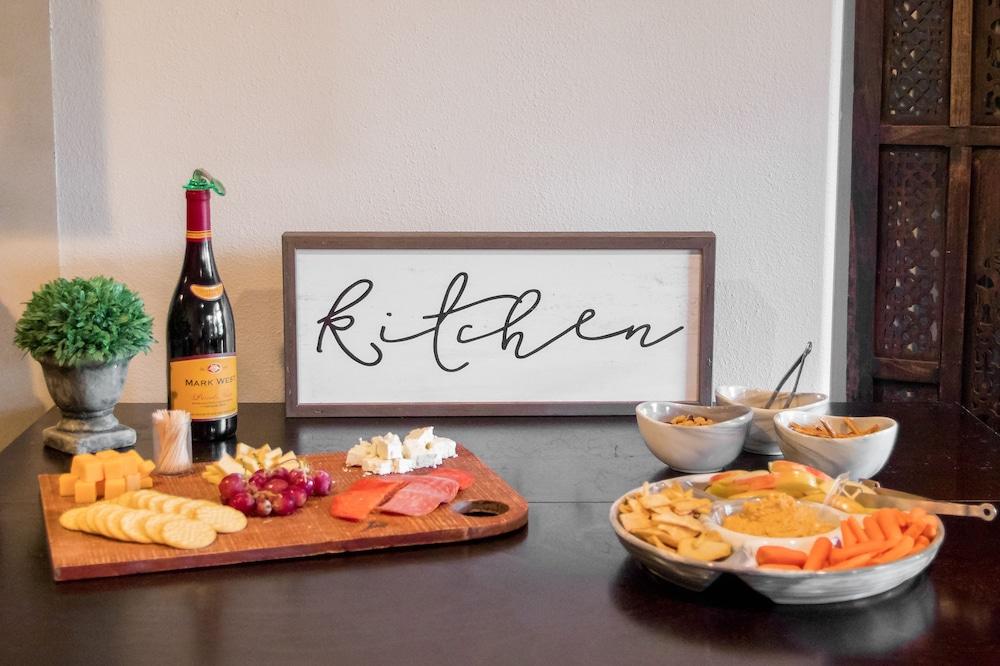 Vineyard Court Designer Suites Hotel College Station Eksteriør bilde