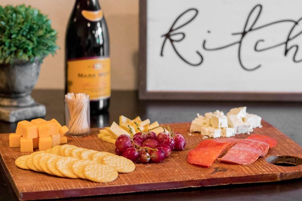 Vineyard Court Designer Suites Hotel College Station Eksteriør bilde