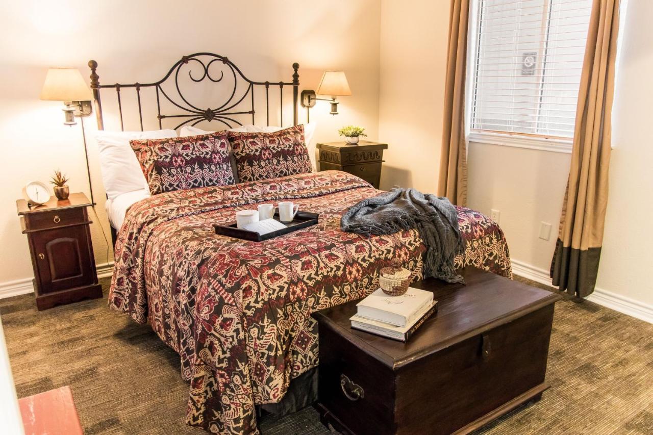 Vineyard Court Designer Suites Hotel College Station Eksteriør bilde